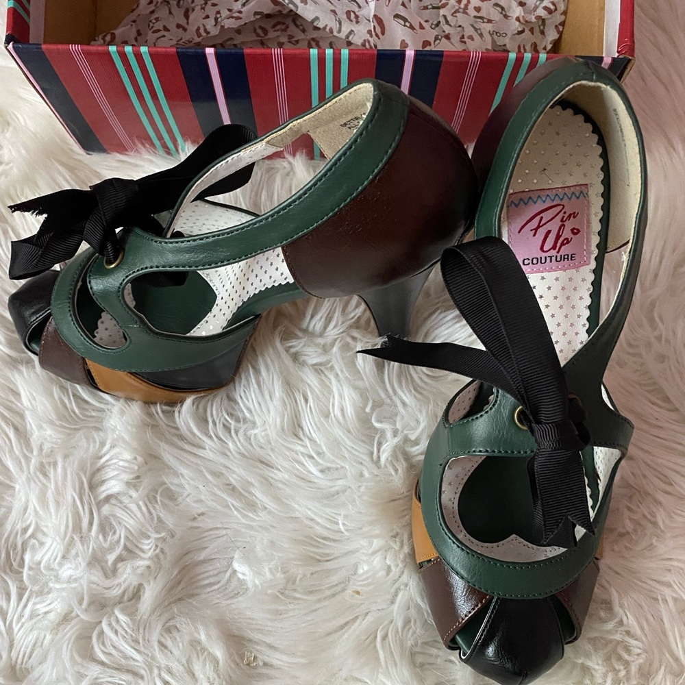Vintage Styled Pin Up Couture Shoes
